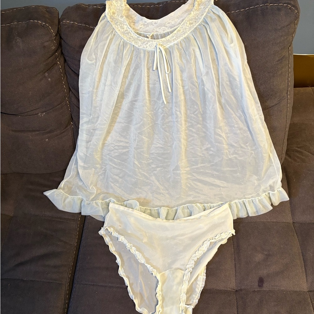 Vintage Elegant Cream Lace Trim Nightgown Set